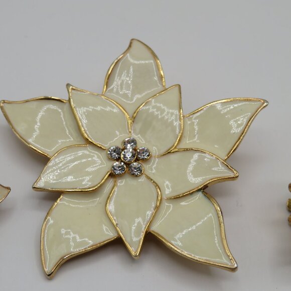 Eisenberg Ice Brooch Earrings Set Enamel Poinsettia Rhinestone Accents - Picture 5 of 10